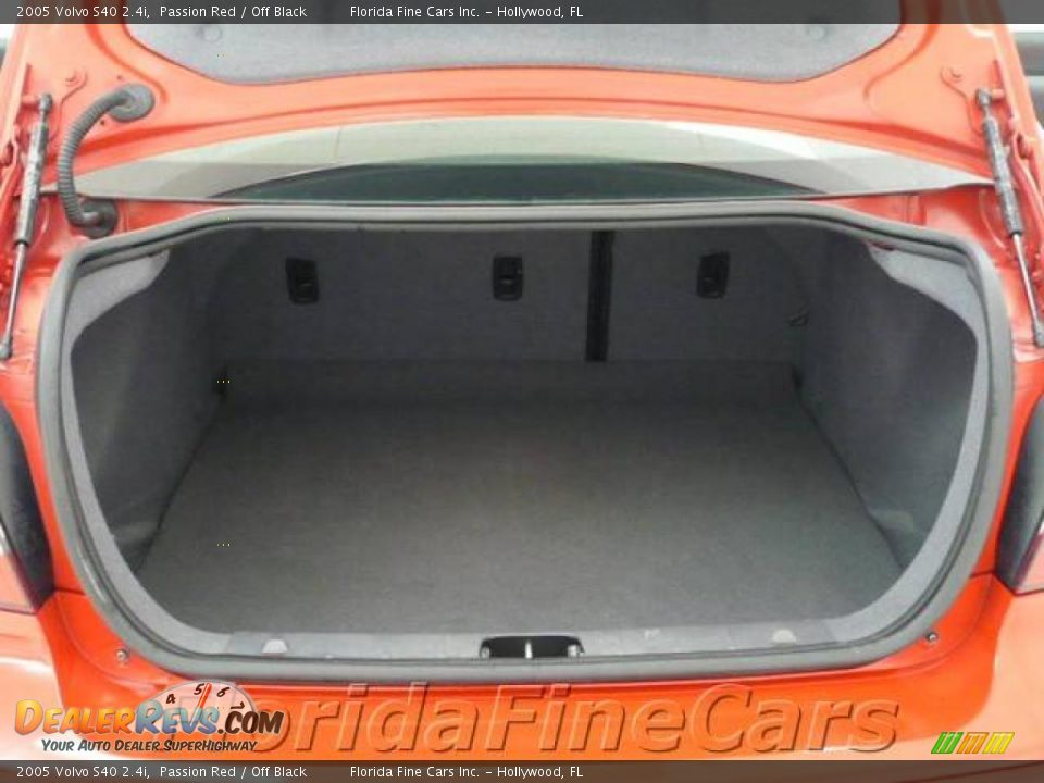 2005 Volvo S40 2.4i Passion Red / Off Black Photo #10
