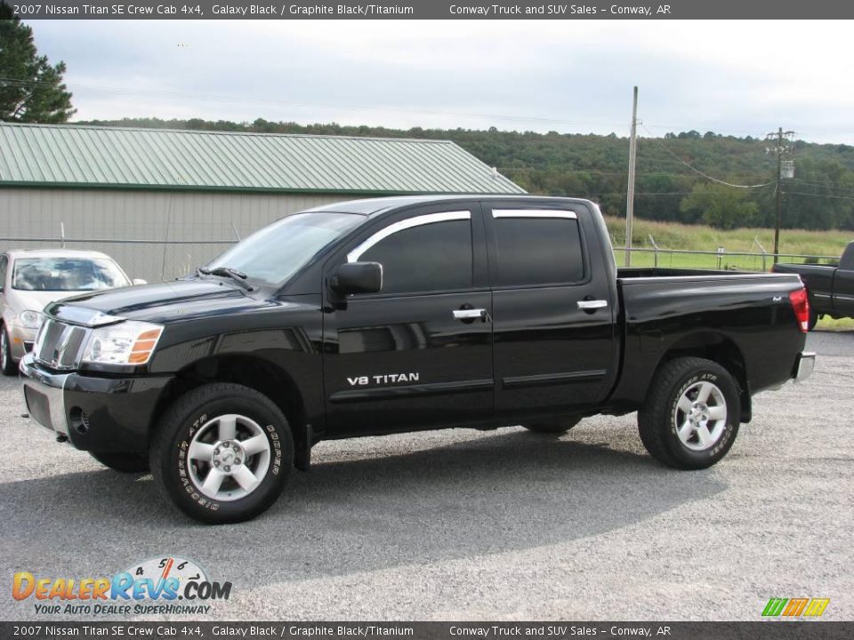 2007 Nissan Titan SE Crew Cab 4x4 Galaxy Black / Graphite Black/Titanium Photo #2