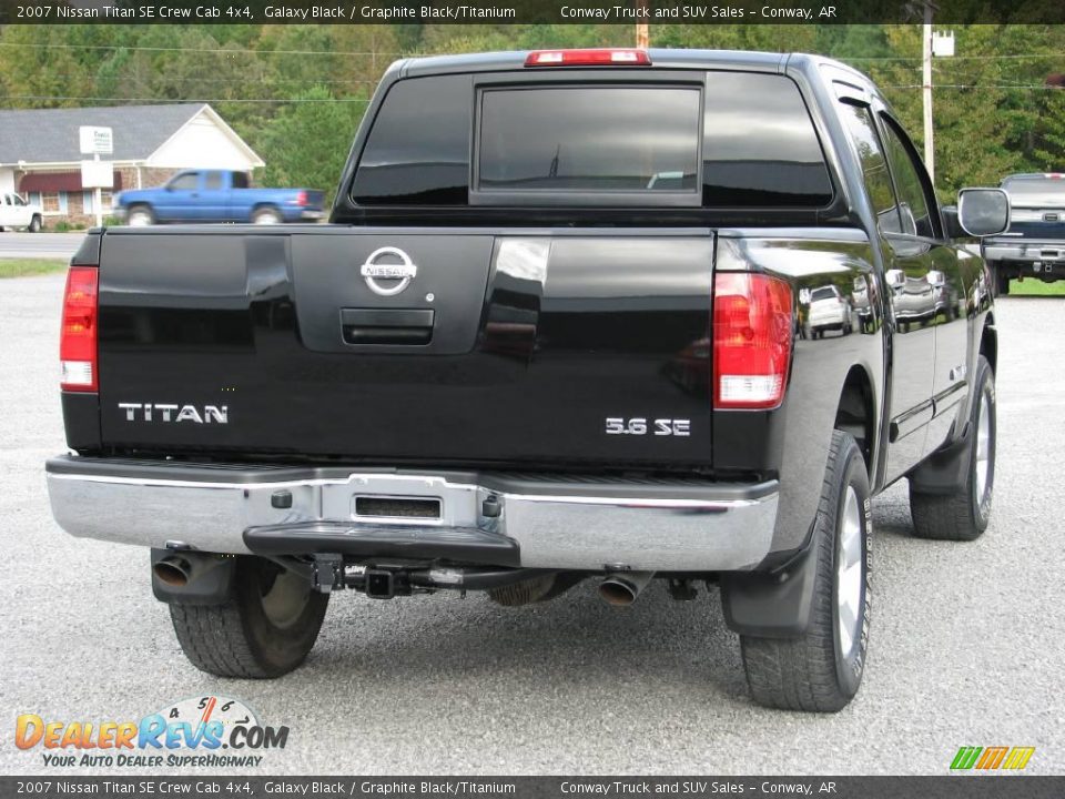 2007 Nissan Titan SE Crew Cab 4x4 Galaxy Black / Graphite Black/Titanium Photo #5