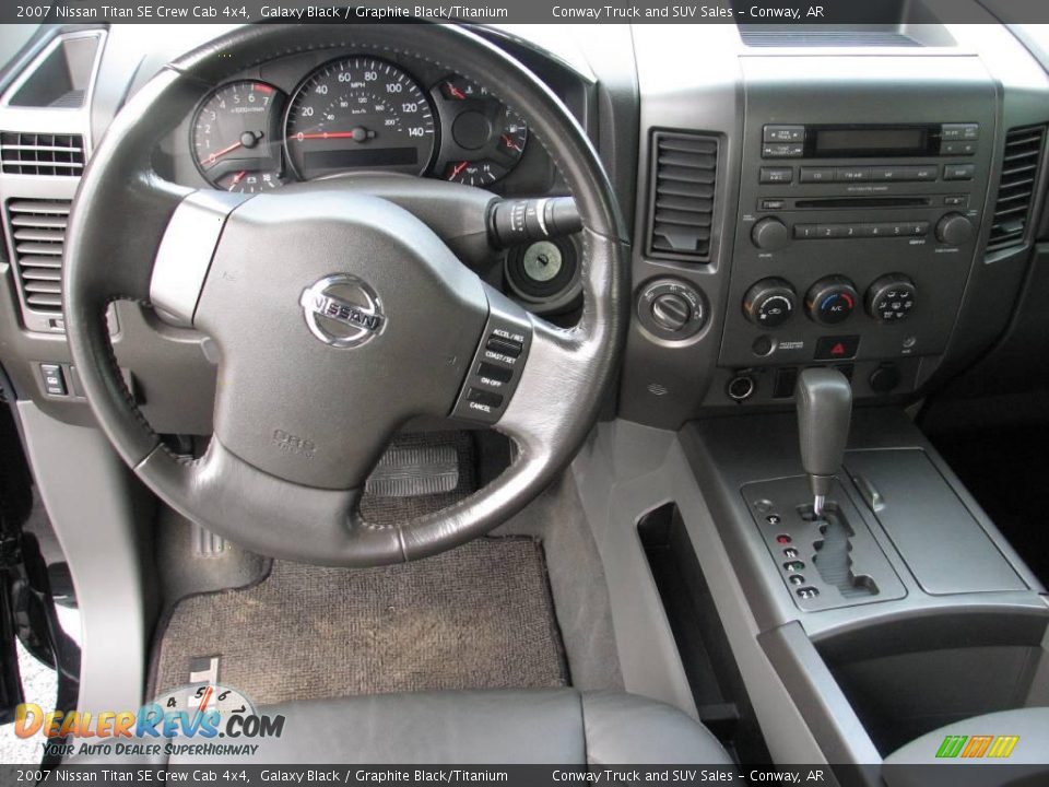 2007 Nissan Titan SE Crew Cab 4x4 Galaxy Black / Graphite Black/Titanium Photo #6