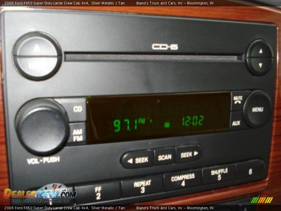 2006 Ford F450 Super Duty Lariat Crew Cab 4x4 Silver Metallic / Tan Photo #33