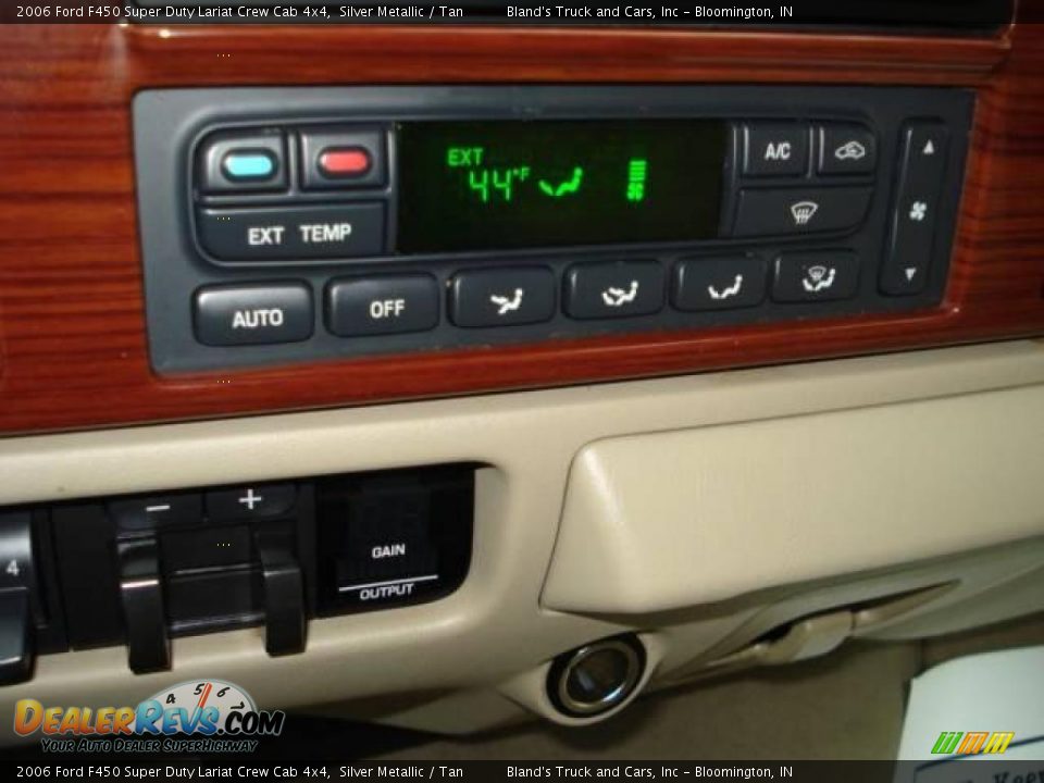 2006 Ford F450 Super Duty Lariat Crew Cab 4x4 Silver Metallic / Tan Photo #34