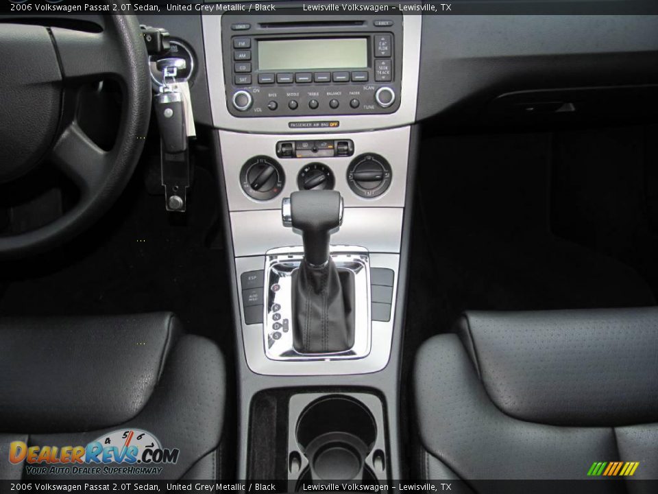 2006 Volkswagen Passat 2.0T Sedan United Grey Metallic / Black Photo #16