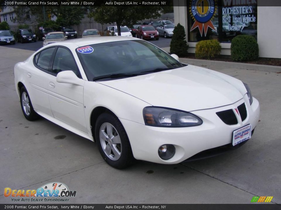 2008 Pontiac Grand Prix Sedan Ivory White / Ebony Photo #2