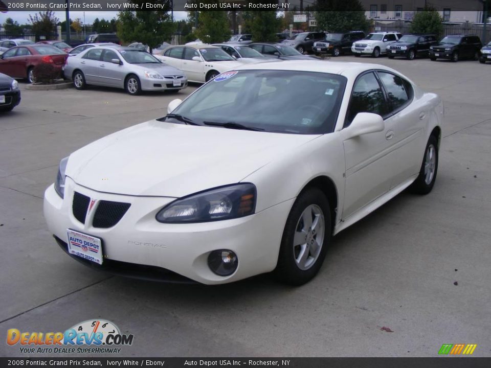 2008 Pontiac Grand Prix Sedan Ivory White / Ebony Photo #4