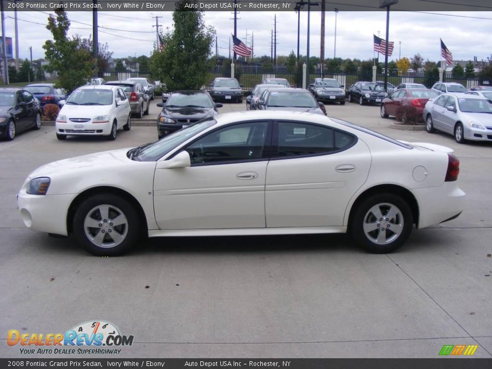 2008 Pontiac Grand Prix Sedan Ivory White / Ebony Photo #5
