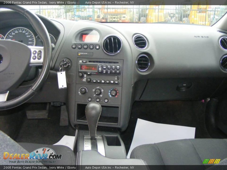 2008 Pontiac Grand Prix Sedan Ivory White / Ebony Photo #10
