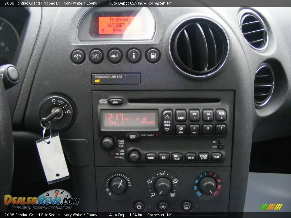 2008 Pontiac Grand Prix Sedan Ivory White / Ebony Photo #11