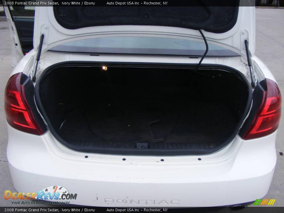 2008 Pontiac Grand Prix Sedan Ivory White / Ebony Photo #17