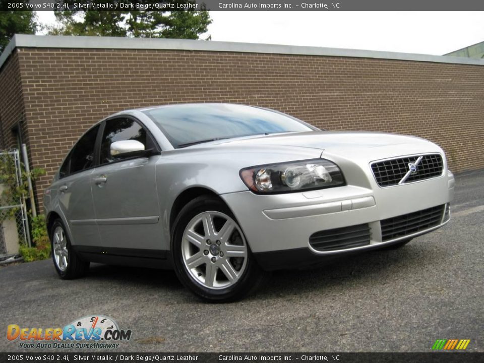 2005 Volvo S40 2.4i Silver Metallic / Dark Beige/Quartz Leather Photo #2