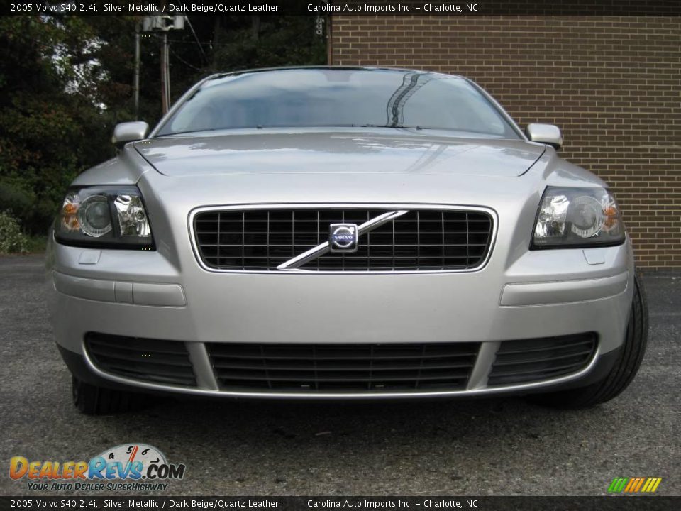 2005 Volvo S40 2.4i Silver Metallic / Dark Beige/Quartz Leather Photo #3