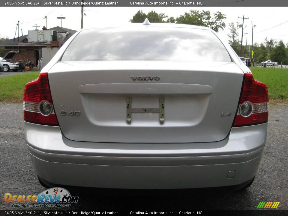 2005 Volvo S40 2.4i Silver Metallic / Dark Beige/Quartz Leather Photo #7