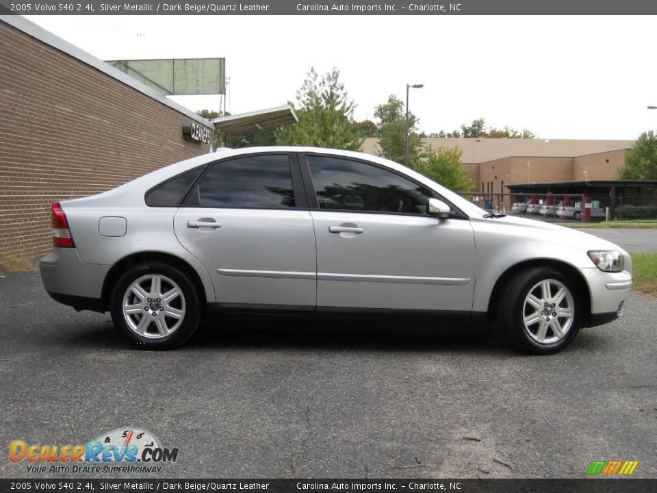 2005 Volvo S40 2.4i Silver Metallic / Dark Beige/Quartz Leather Photo #9