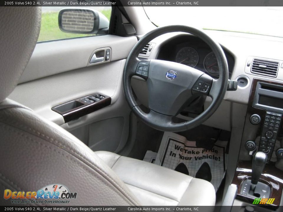 2005 Volvo S40 2.4i Silver Metallic / Dark Beige/Quartz Leather Photo #10