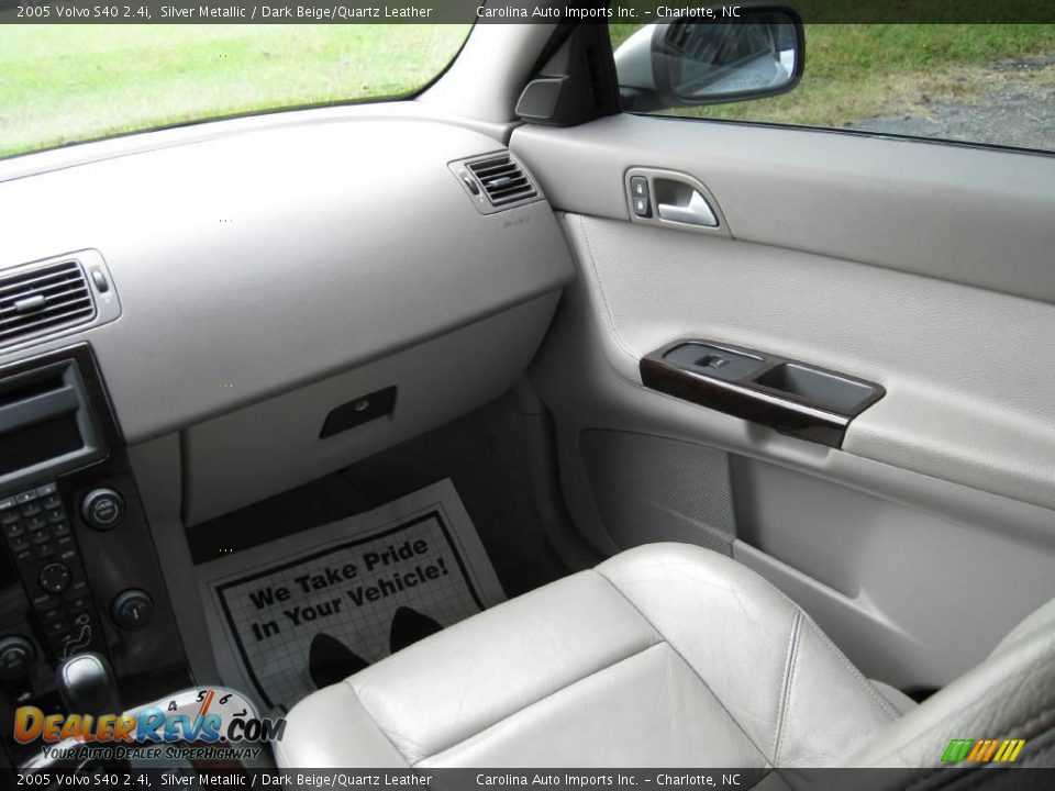 2005 Volvo S40 2.4i Silver Metallic / Dark Beige/Quartz Leather Photo #12