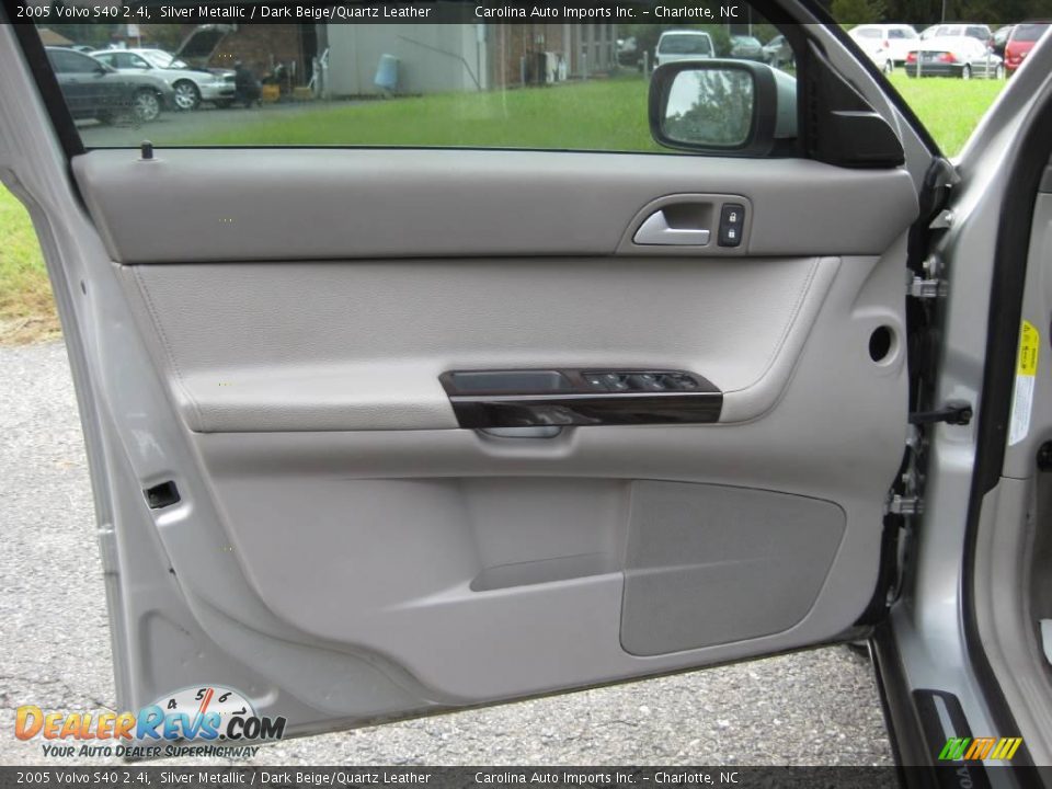 2005 Volvo S40 2.4i Silver Metallic / Dark Beige/Quartz Leather Photo #14