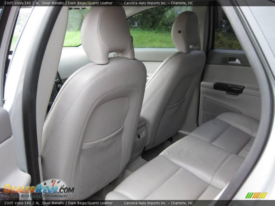 2005 Volvo S40 2.4i Silver Metallic / Dark Beige/Quartz Leather Photo #16