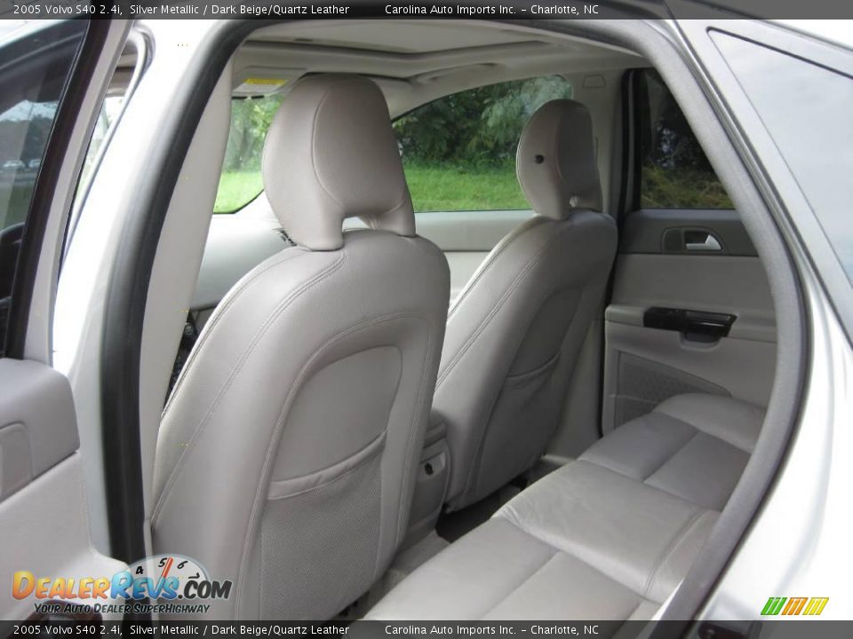 2005 Volvo S40 2.4i Silver Metallic / Dark Beige/Quartz Leather Photo #17