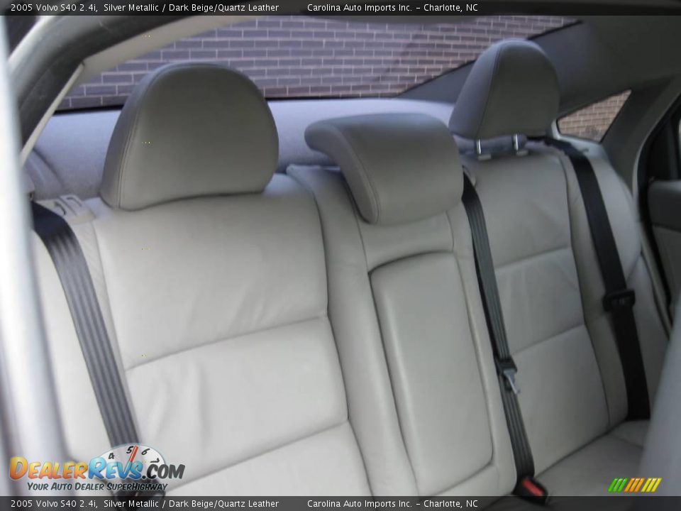 2005 Volvo S40 2.4i Silver Metallic / Dark Beige/Quartz Leather Photo #22