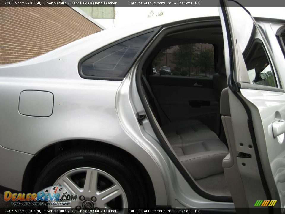 2005 Volvo S40 2.4i Silver Metallic / Dark Beige/Quartz Leather Photo #23