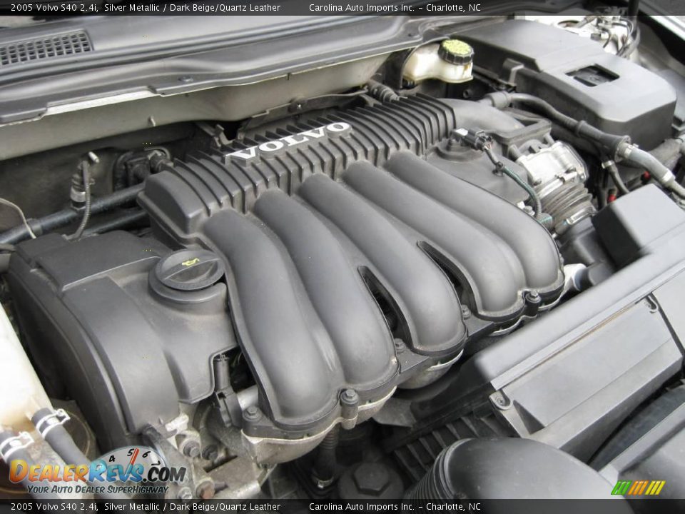 2005 Volvo S40 2.4i Silver Metallic / Dark Beige/Quartz Leather Photo #24