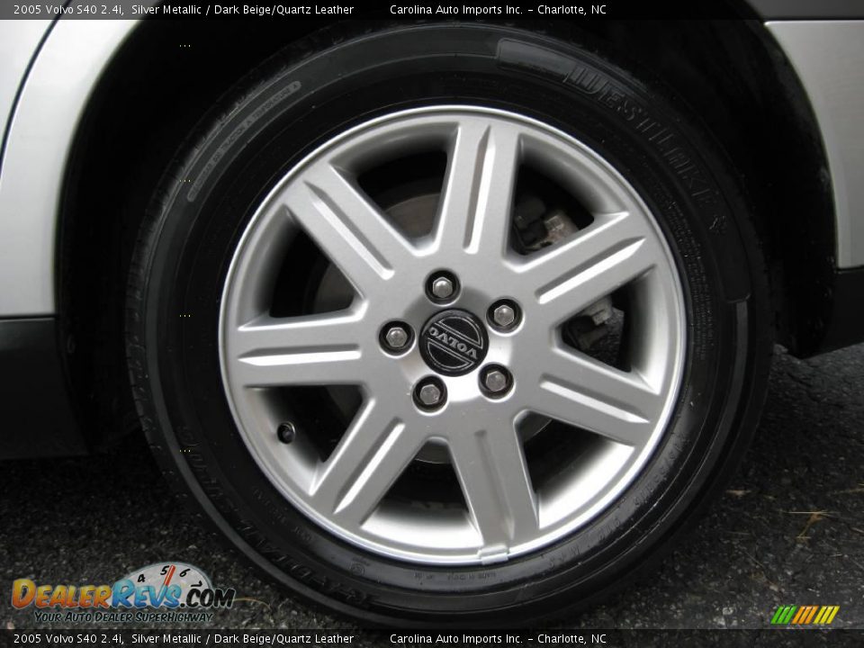 2005 Volvo S40 2.4i Silver Metallic / Dark Beige/Quartz Leather Photo #25