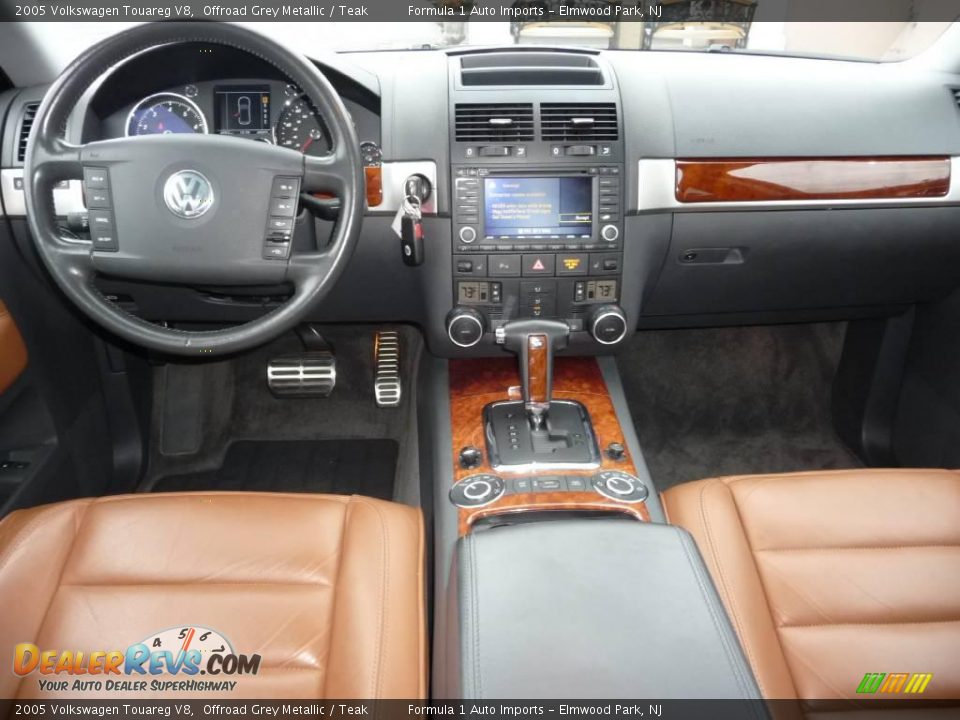 2005 Volkswagen Touareg V8 Offroad Grey Metallic / Teak Photo #9