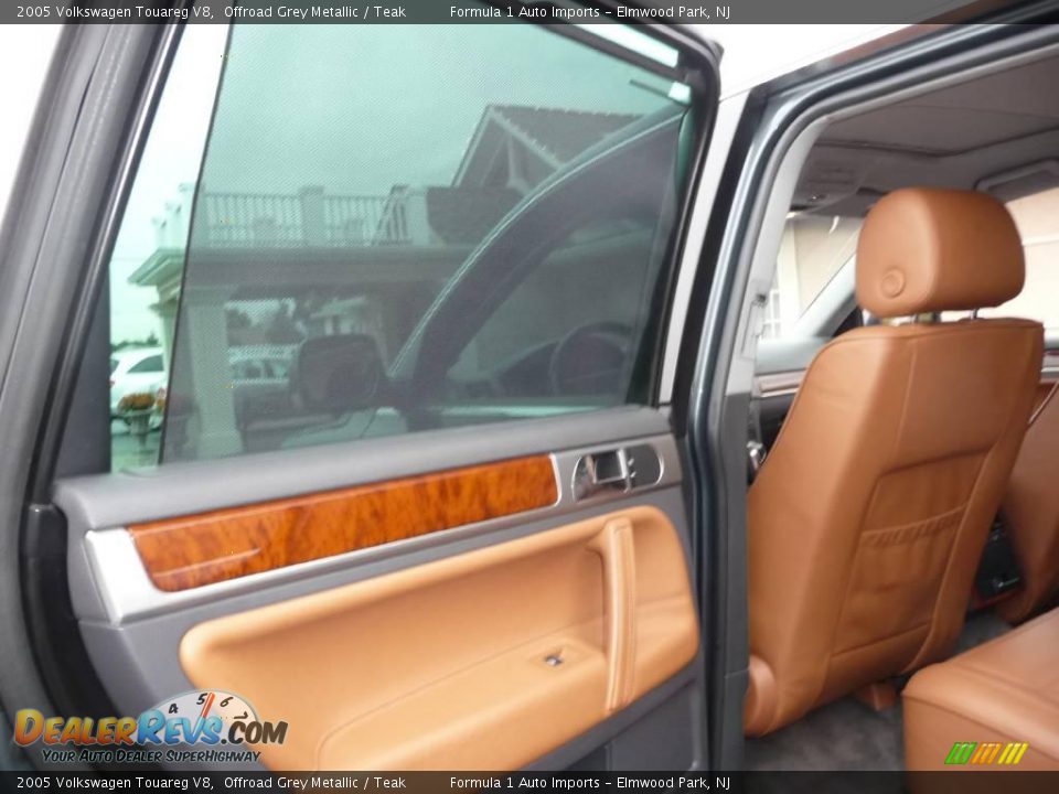2005 Volkswagen Touareg V8 Offroad Grey Metallic / Teak Photo #15