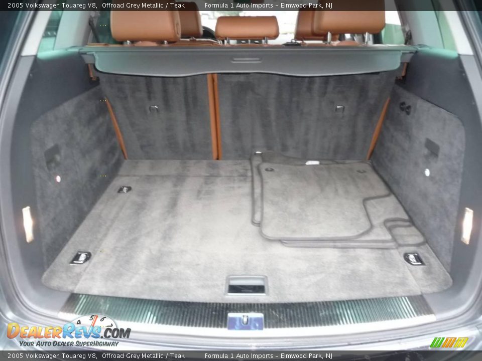 2005 Volkswagen Touareg V8 Offroad Grey Metallic / Teak Photo #16