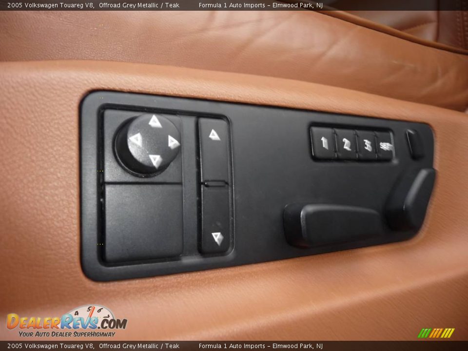 2005 Volkswagen Touareg V8 Offroad Grey Metallic / Teak Photo #22