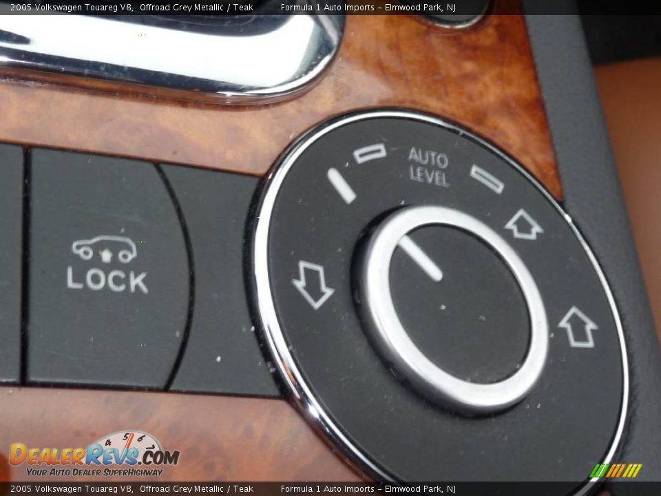 2005 Volkswagen Touareg V8 Offroad Grey Metallic / Teak Photo #23