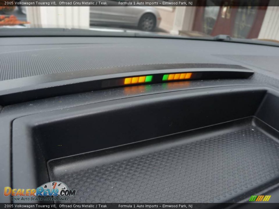 2005 Volkswagen Touareg V8 Offroad Grey Metallic / Teak Photo #25