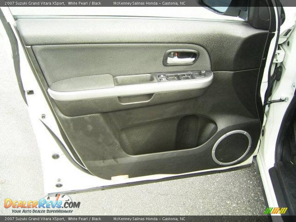2007 Suzuki Grand Vitara XSport White Pearl / Black Photo #8