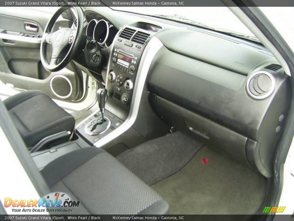 2007 Suzuki Grand Vitara XSport White Pearl / Black Photo #17