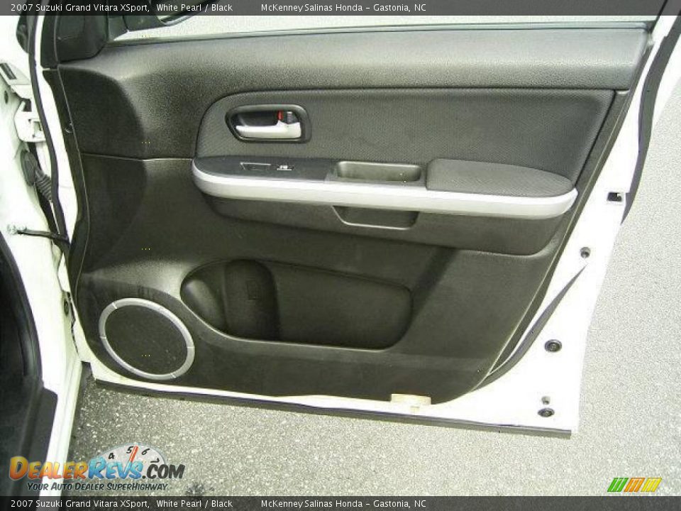 2007 Suzuki Grand Vitara XSport White Pearl / Black Photo #18