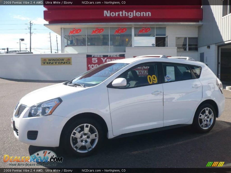2009 Pontiac Vibe 2.4 AWD Ultra White / Ebony Photo #1