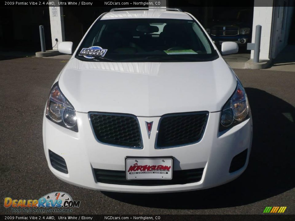 2009 Pontiac Vibe 2.4 AWD Ultra White / Ebony Photo #2