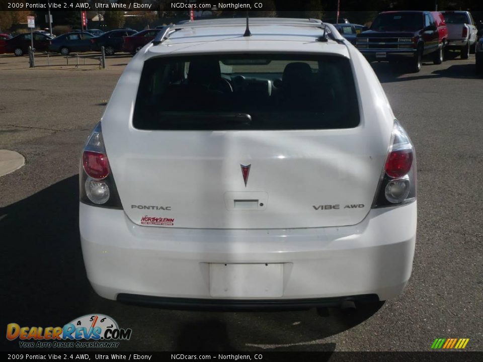 2009 Pontiac Vibe 2.4 AWD Ultra White / Ebony Photo #4