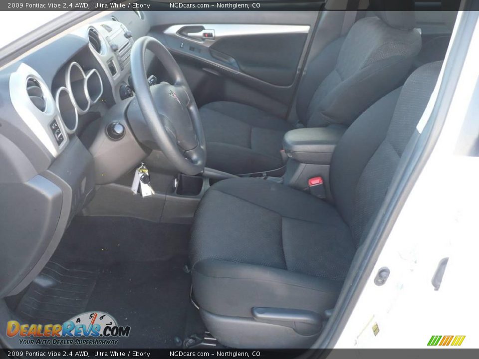 2009 Pontiac Vibe 2.4 AWD Ultra White / Ebony Photo #6
