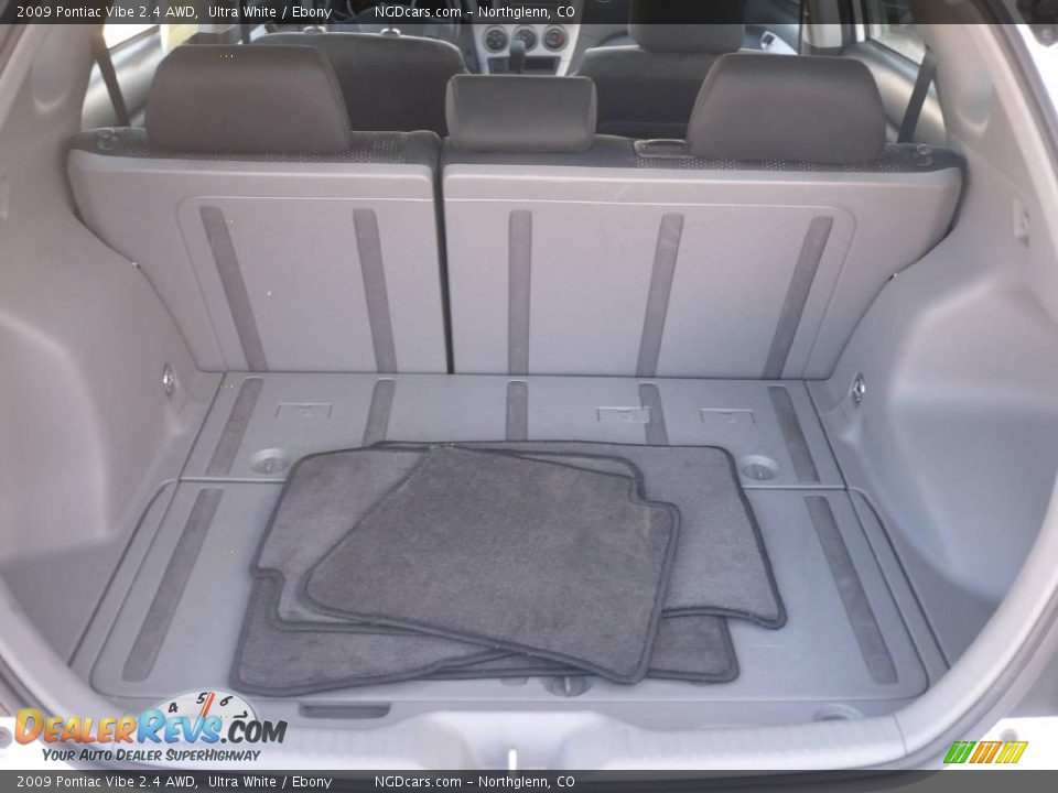 2009 Pontiac Vibe 2.4 AWD Ultra White / Ebony Photo #7