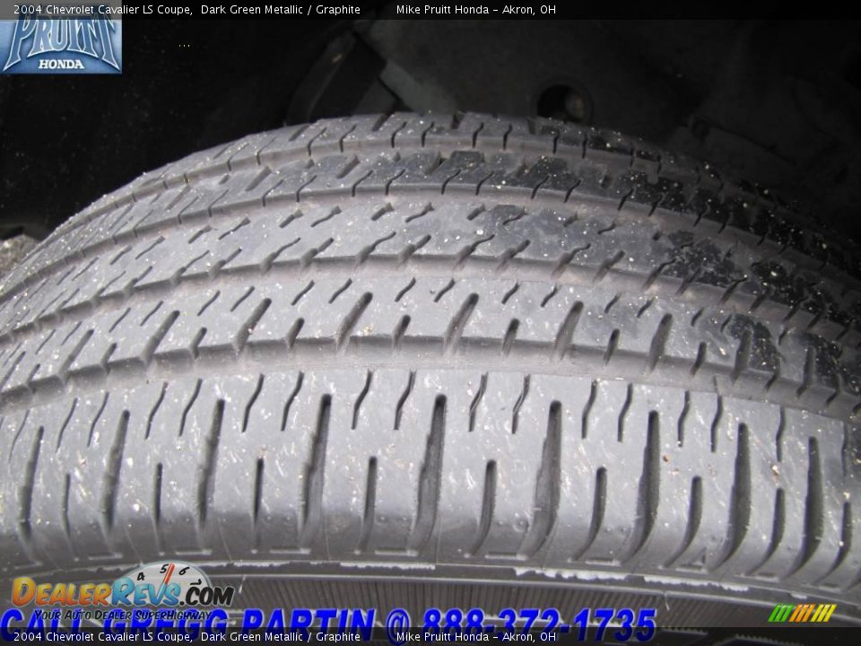2004 Chevrolet Cavalier LS Coupe Dark Green Metallic / Graphite Photo #22
