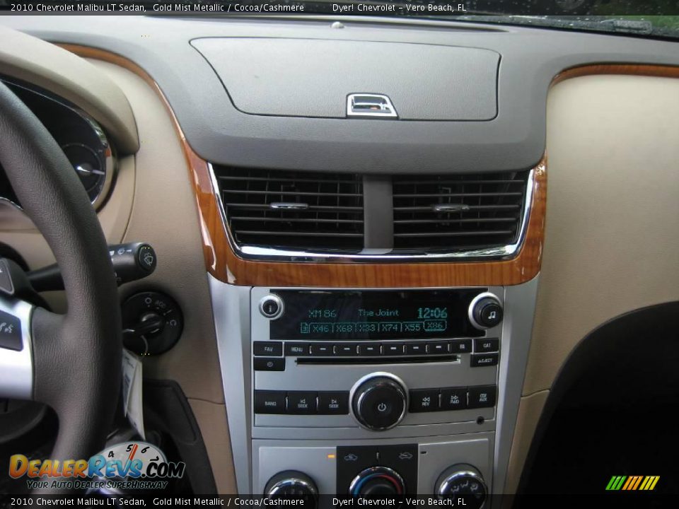 2010 Chevrolet Malibu LT Sedan Gold Mist Metallic / Cocoa/Cashmere Photo #24