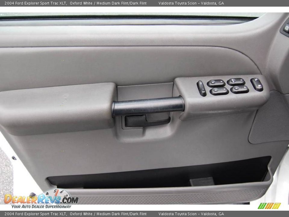 2004 Ford Explorer Sport Trac XLT Oxford White / Medium Dark Flint/Dark Flint Photo #18