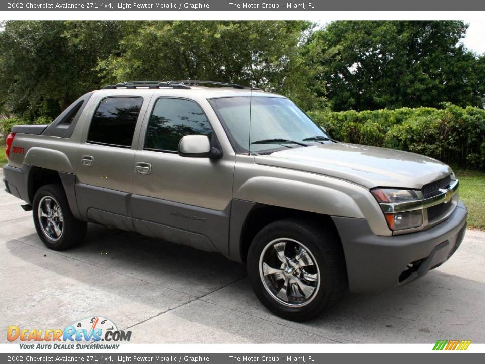 2002 Chevrolet Avalanche Z71 4x4 Light Pewter Metallic / Graphite Photo #10