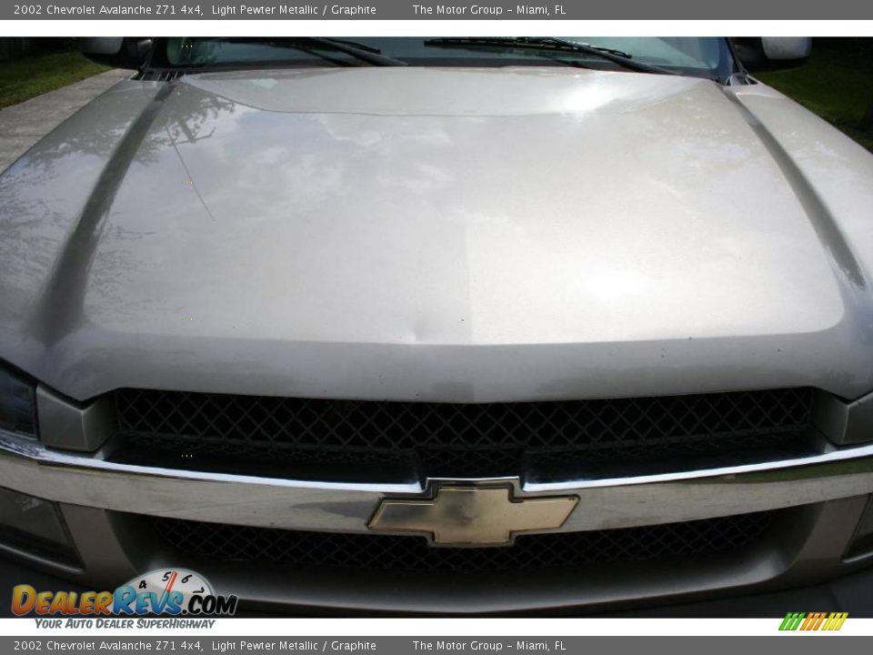 2002 Chevrolet Avalanche Z71 4x4 Light Pewter Metallic / Graphite Photo #11