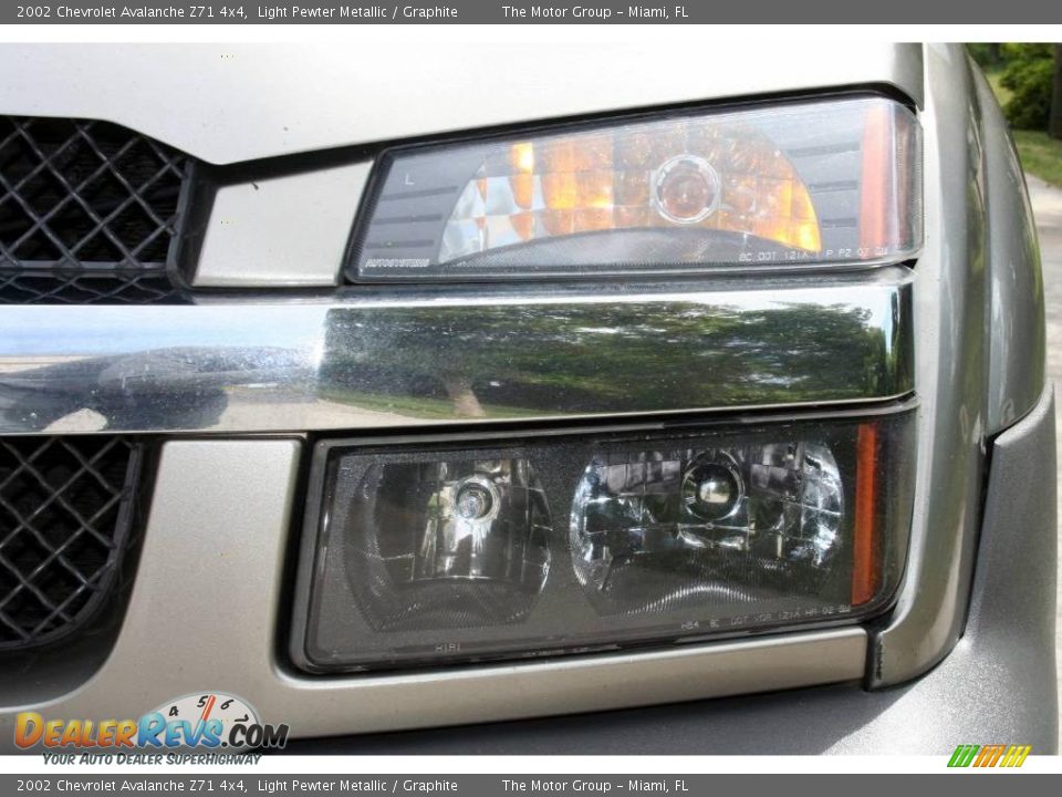 2002 Chevrolet Avalanche Z71 4x4 Light Pewter Metallic / Graphite Photo #18