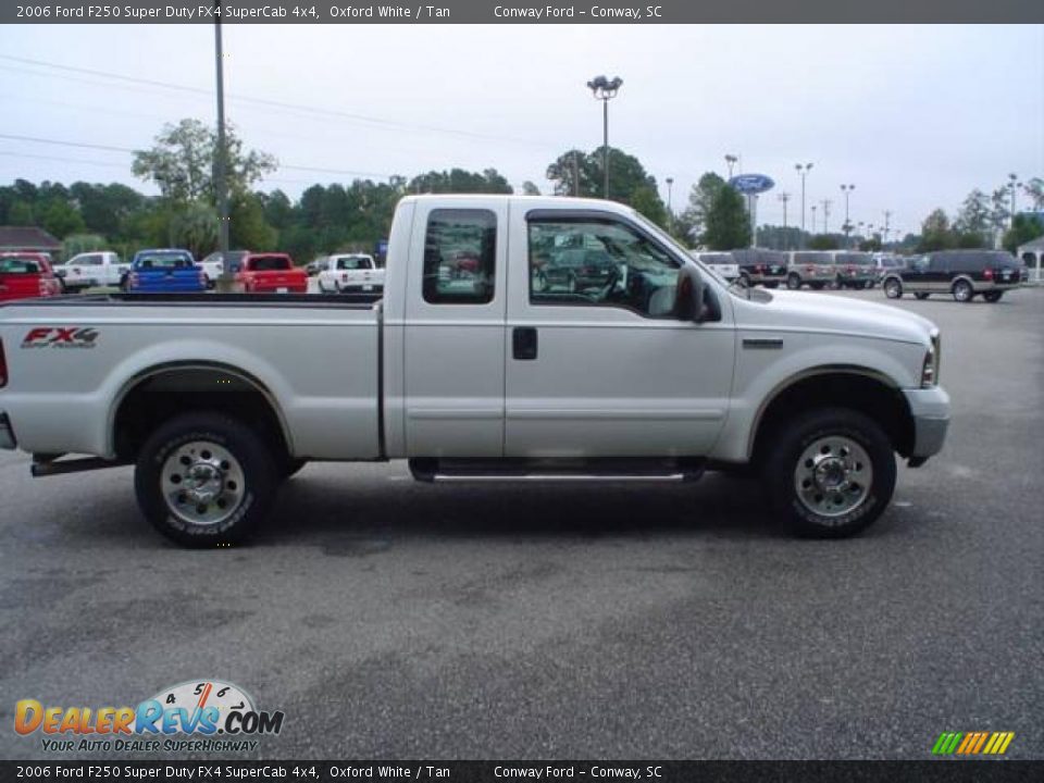 2006 Ford F250 Super Duty FX4 SuperCab 4x4 Oxford White / Tan Photo #4