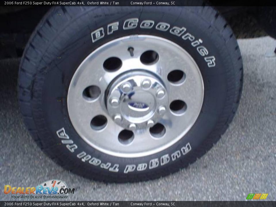 2006 Ford F250 Super Duty FX4 SuperCab 4x4 Oxford White / Tan Photo #9