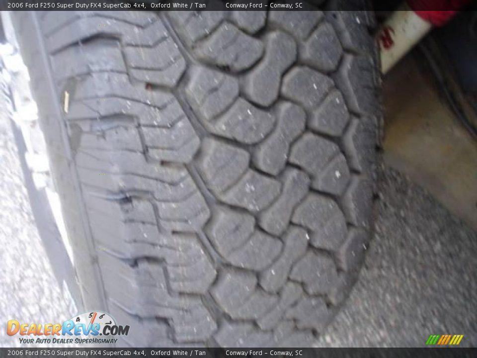 2006 Ford F250 Super Duty FX4 SuperCab 4x4 Oxford White / Tan Photo #10