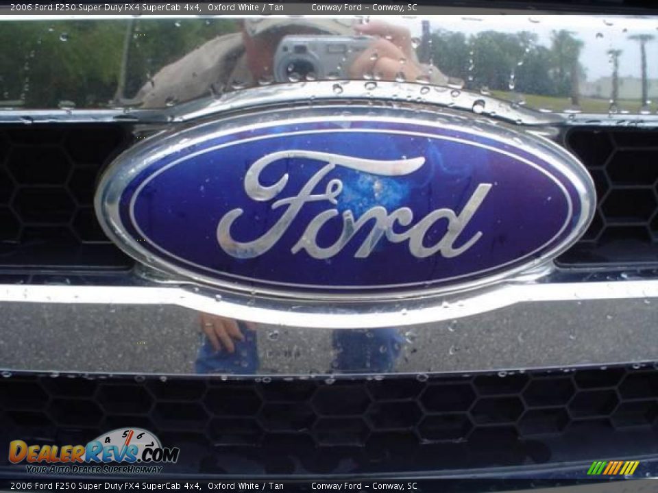 2006 Ford F250 Super Duty FX4 SuperCab 4x4 Oxford White / Tan Photo #12